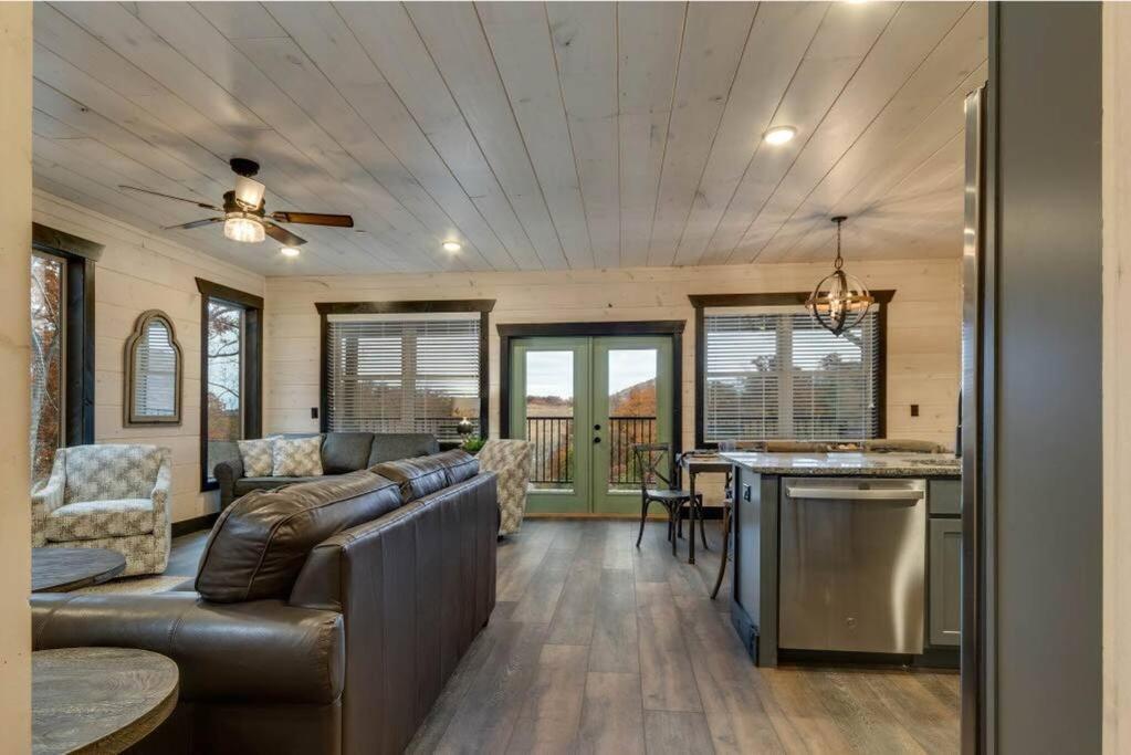 Blue Moon Ridge: Brand New Cabin! 5 Bedrooms, Pool/Hot Tub, Theatre Pigeon Forge Exterior photo