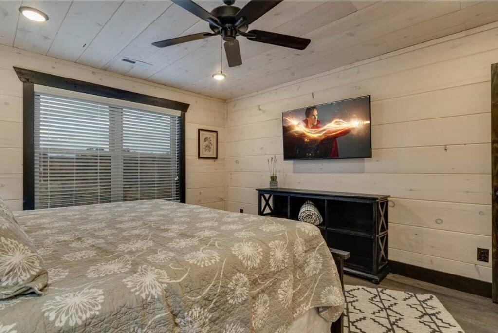 Blue Moon Ridge: Brand New Cabin! 5 Bedrooms, Pool/Hot Tub, Theatre Pigeon Forge Exterior photo